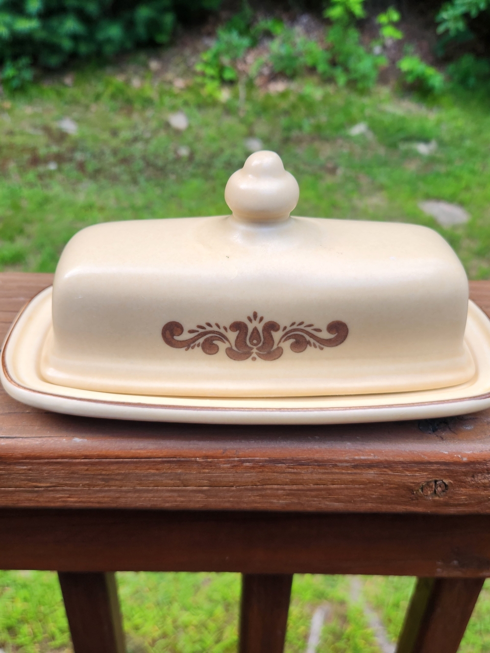 Pfaltzgraff Village Butter Dish With Lid